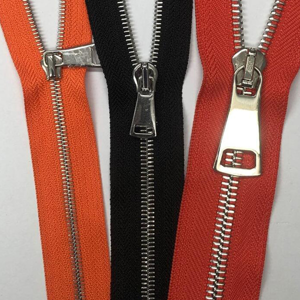 Details to note and protection methods when washing invisible zippers